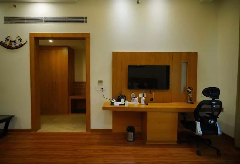 Hotelli Clarks Inn Aligarh