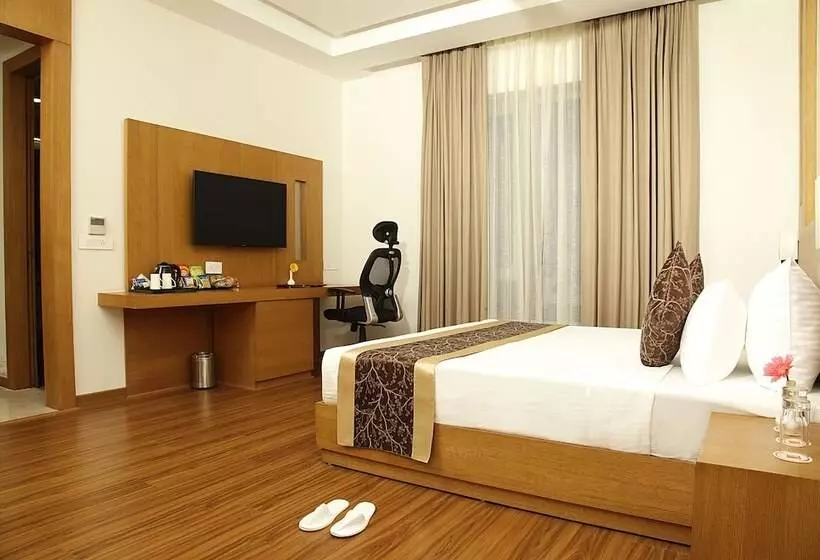Hotelli Clarks Inn Aligarh
