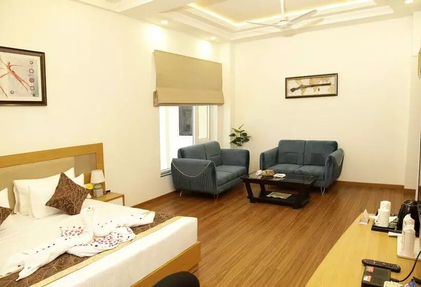 Hotelli Clarks Inn Aligarh