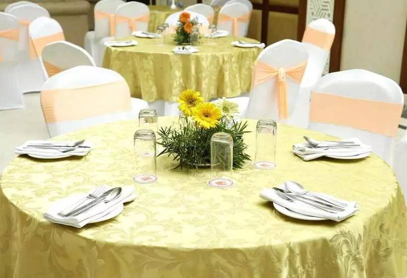Hotelli Clarks Inn Aligarh
