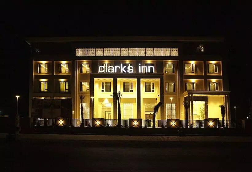 Hotelli Clarks Inn Aligarh