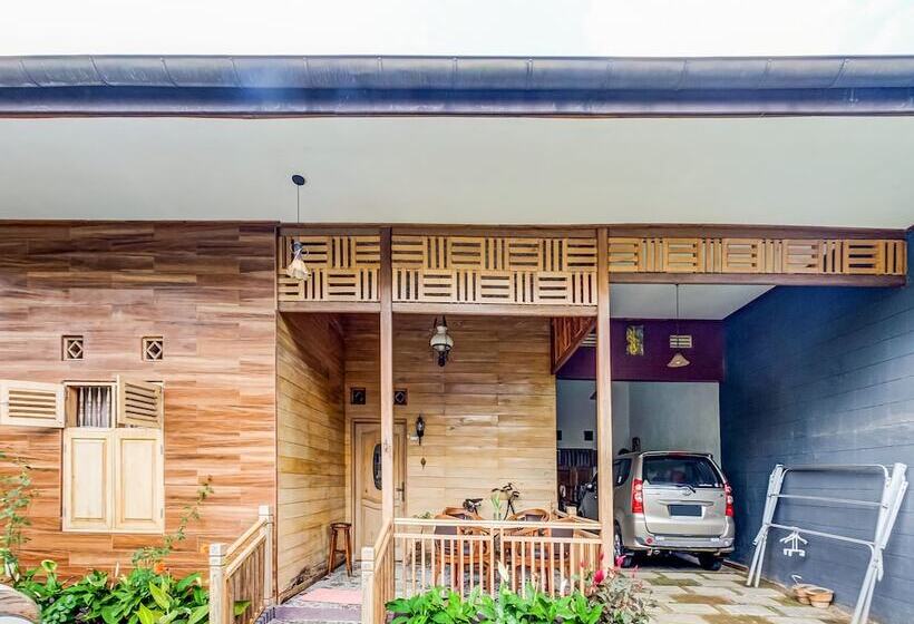 Hotel Spot On 91067 Desa Wisata Santanamekar