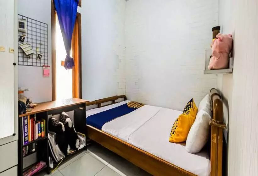 Hotelli Spot On 91067 Desa Wisata Santanamekar