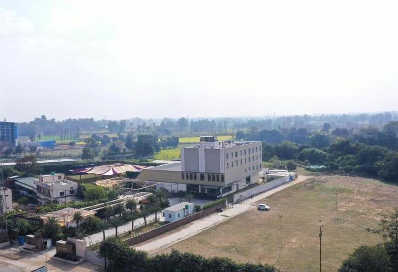 בית מלון כפרי Sterling Mantra Haridwar