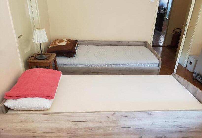 Private Cozy Room 2 With Shared Kitchen In Appartment