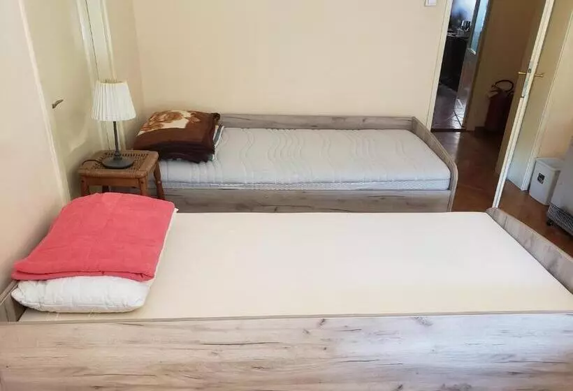 Private Cozy Room 2 With Shared Kitchen In Appartment