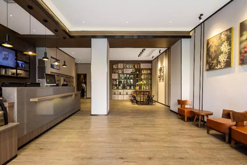 Отель Hanting Nanchang Bayi Square