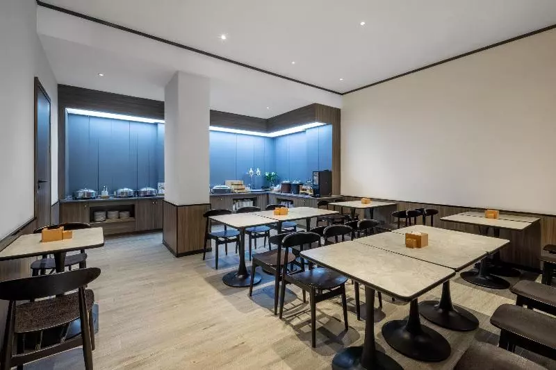 Отель Hanting Nanchang Bayi Square