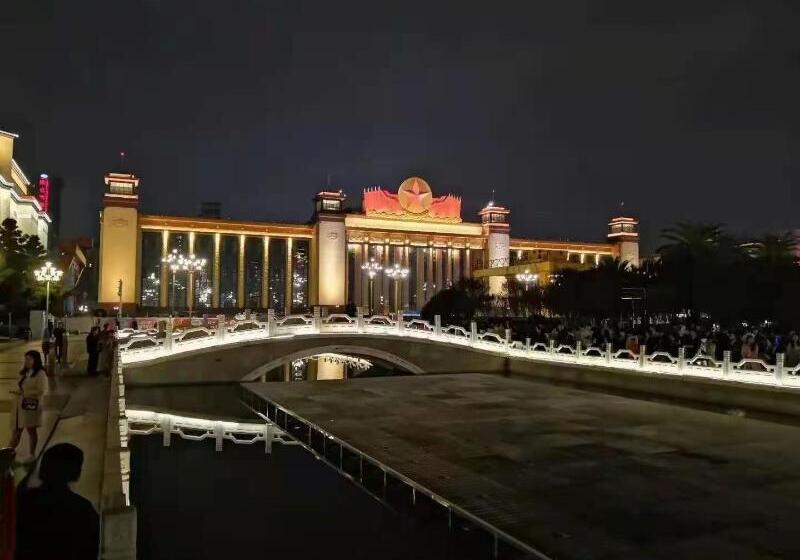 Hotel Hanting Nanchang Bayi Square