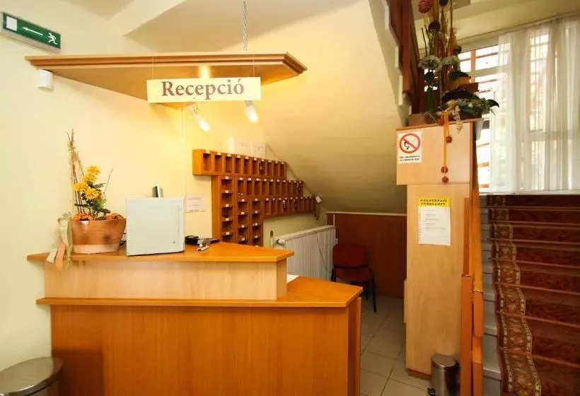 Отель Kiss Family