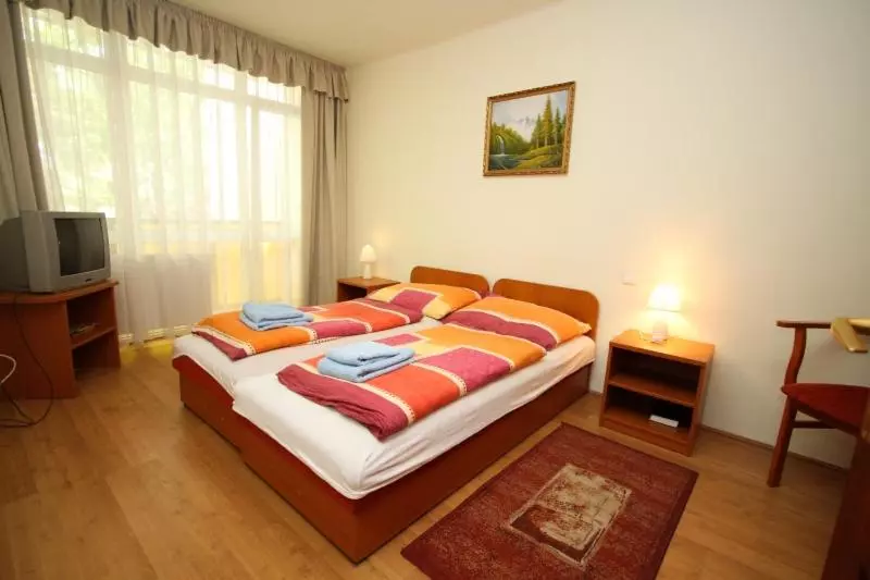 Отель Kiss Family