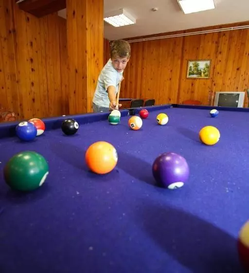 Отель Kiss Family