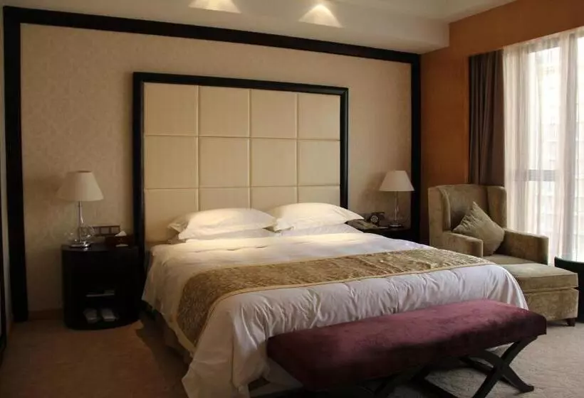 Отель Ramada Plaza Weifang