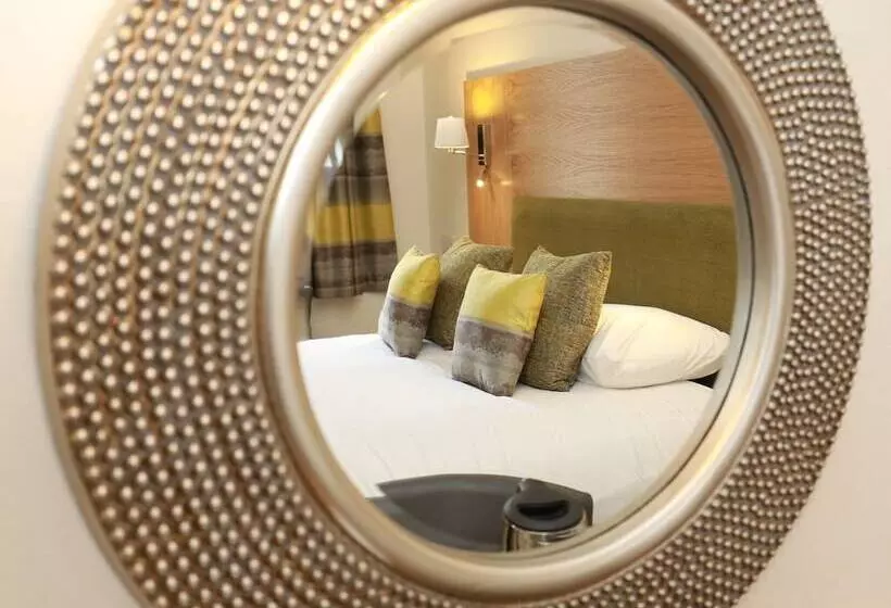 The Famous Star Hotel Moffat