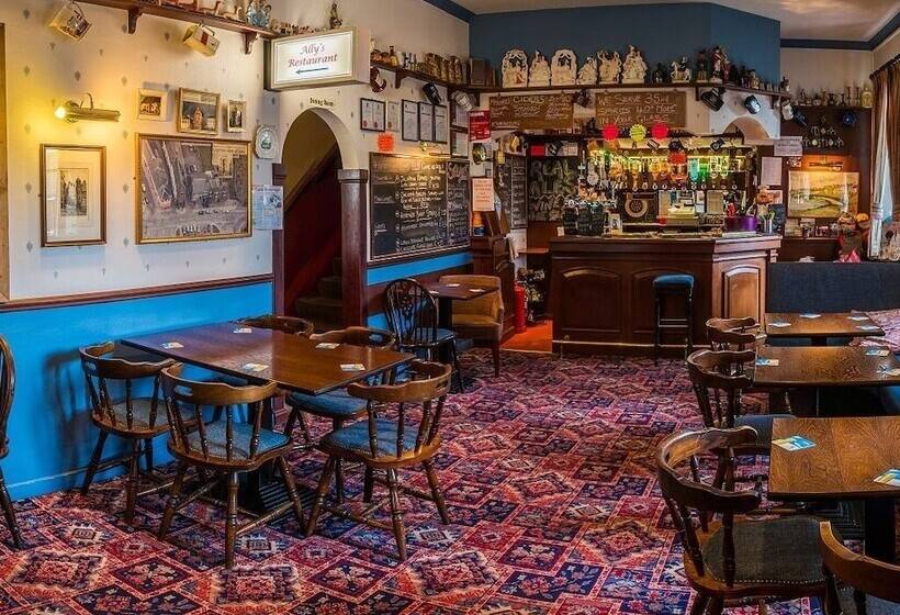 The Famous Star Hotel Moffat