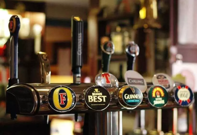 The Famous Star Hotel Moffat