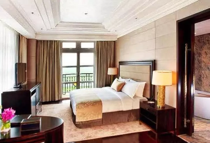 هتل Tianjin Goldin Metropolitan Polo Club