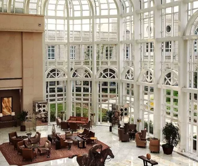 هتل Tianjin Goldin Metropolitan Polo Club