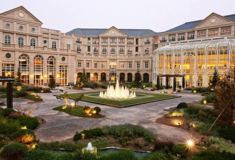 호텔 Tianjin Goldin Metropolitan Polo Club