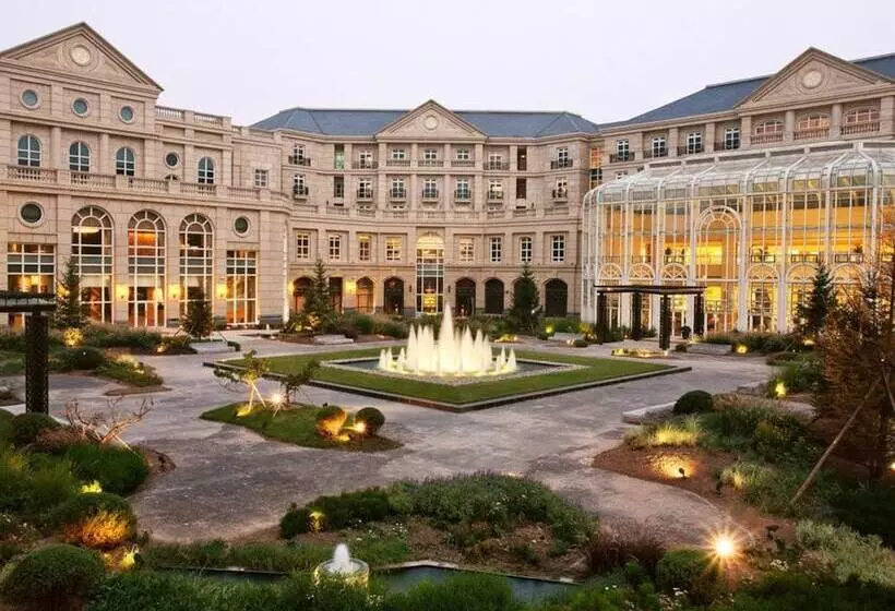 هتل Tianjin Goldin Metropolitan Polo Club