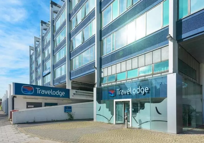 Отель Travelodge London Teddington