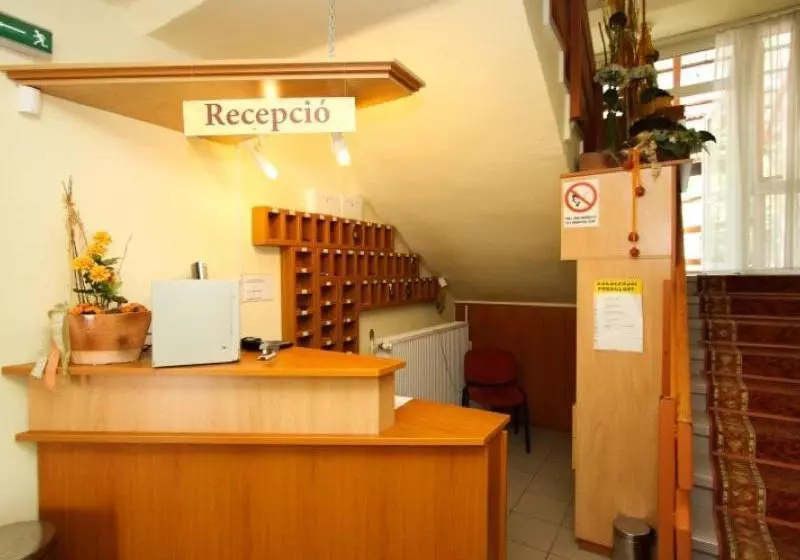 Отель Kiss Family