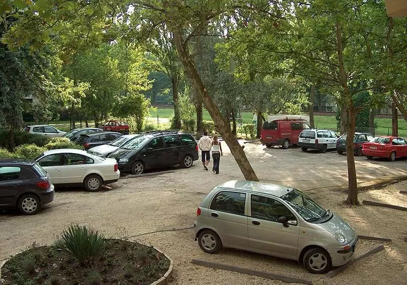 Отель Kiss Family