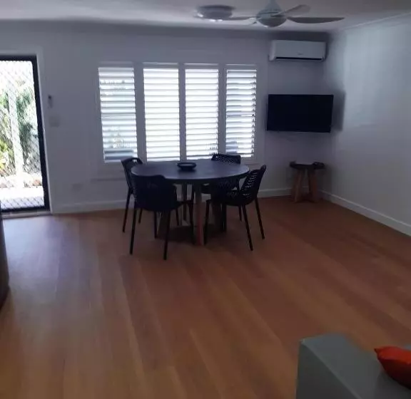 Seashells Beachfront Resort