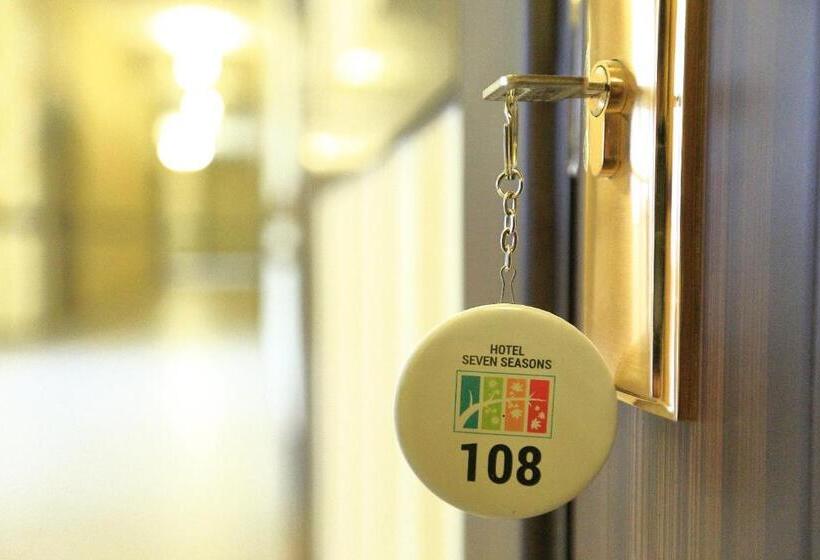 هاستل Seven Seasons