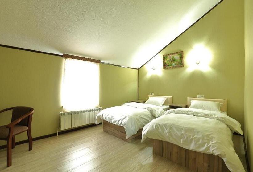 هاستل Seven Seasons