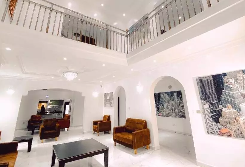 پانسیون Royal Court Lounge & Boutique