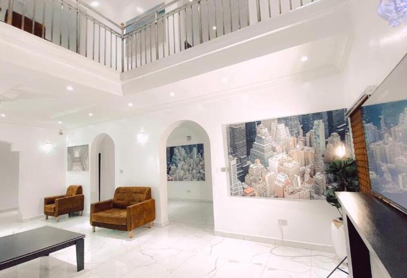 پانسیون Royal Court Lounge & Boutique