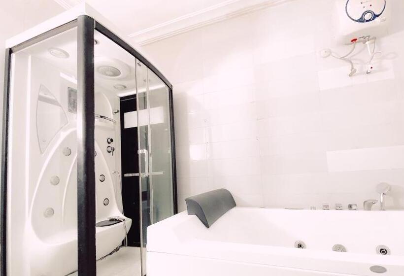 پانسیون Royal Court Lounge & Boutique