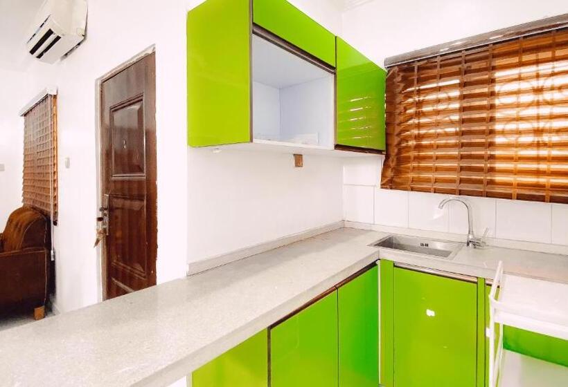 پانسیون Royal Court Lounge & Boutique