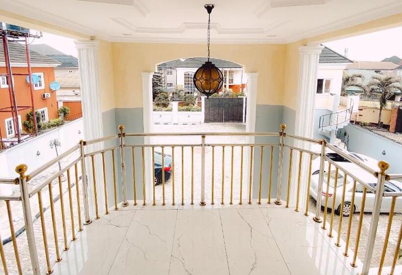 پانسیون Royal Court Lounge & Boutique