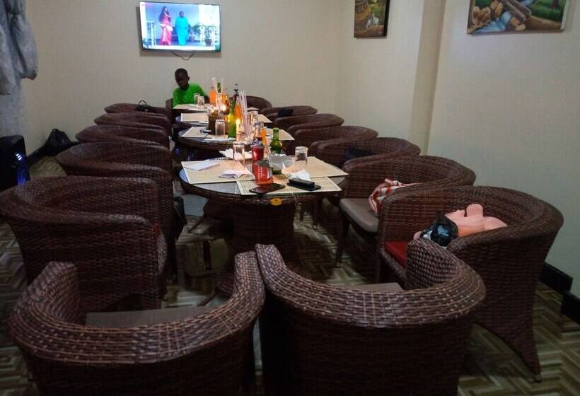 تختخواب و صبحانه Mbale Emperor S Motel