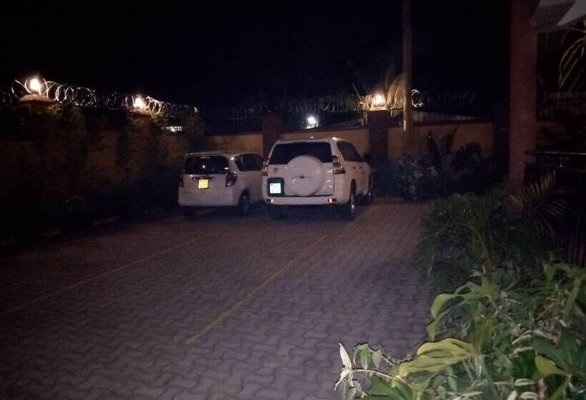 تختخواب و صبحانه Mbale Emperor S Motel