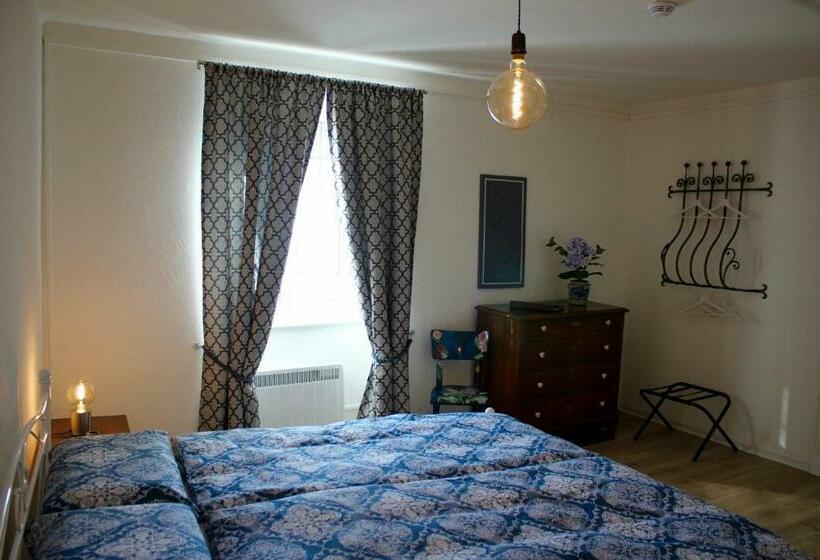 پانسیون 1912   Blue Room   Old Town