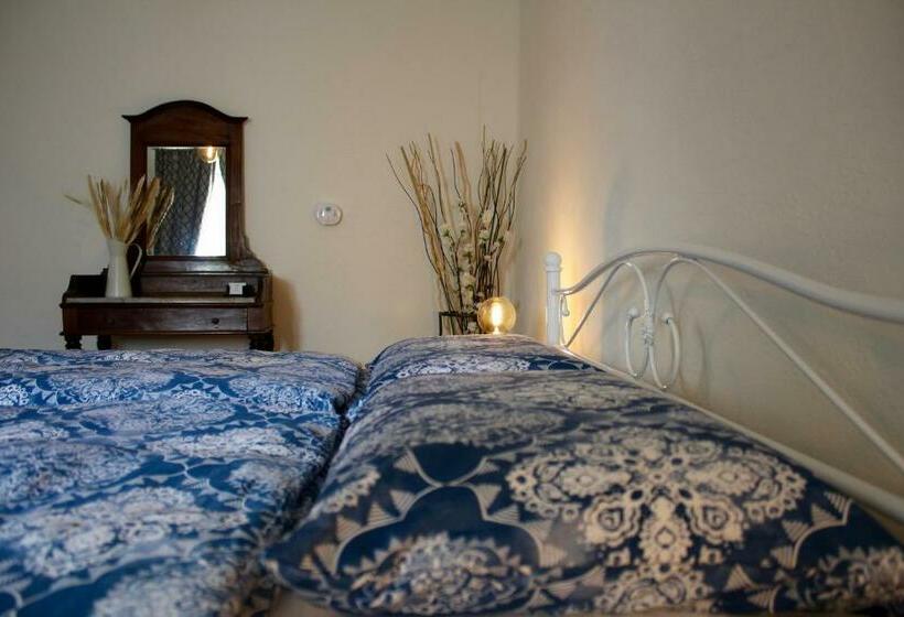 پانسیون 1912   Blue Room   Old Town