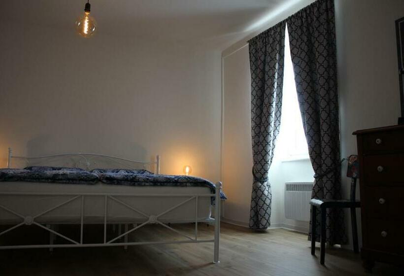 پانسیون 1912   Blue Room   Old Town