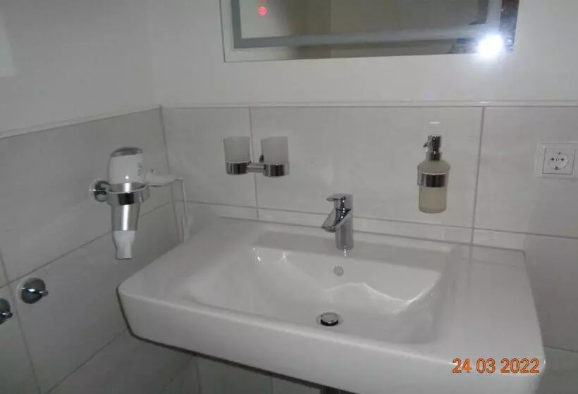 Majatalo An Der Linde