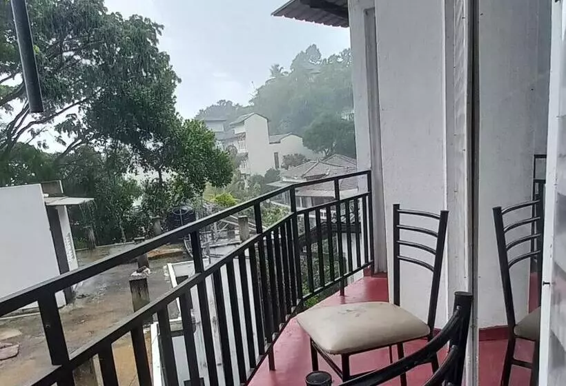 Majatalo Days Inn B/b