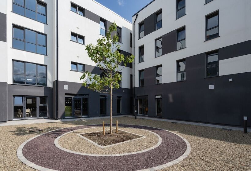 Yugo Explore Melbourn Point