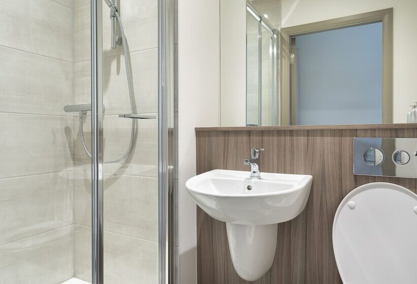 Yugo Explore Melbourn Point