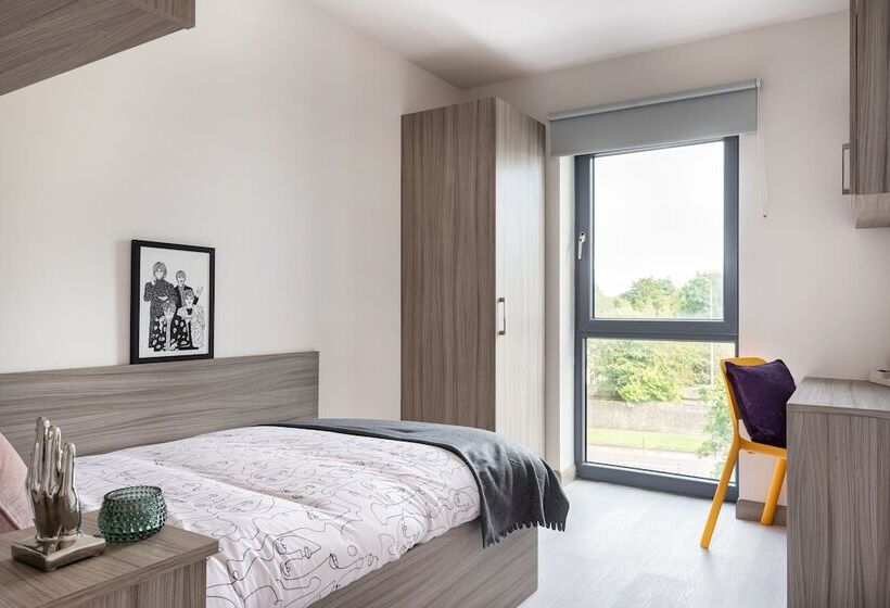 Yugo Explore Melbourn Point