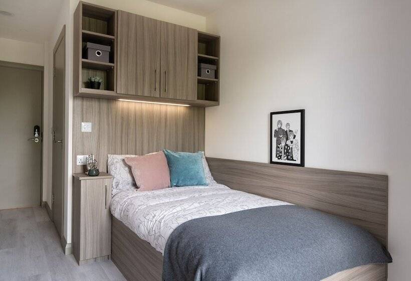 Yugo Explore Melbourn Point