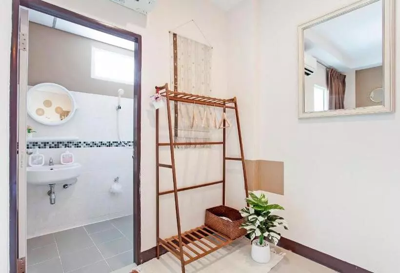 هاستل Cozzi By Grand Airport Resort