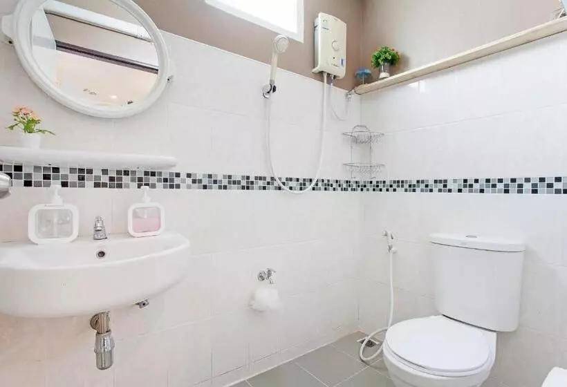 هاستل Cozzi By Grand Airport Resort