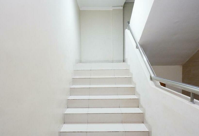 Urbanview Hotel Capital Makassar