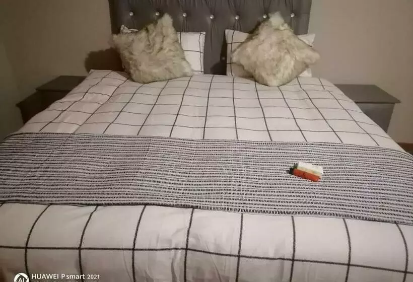 Majatalo Ingwenya Guesthouse